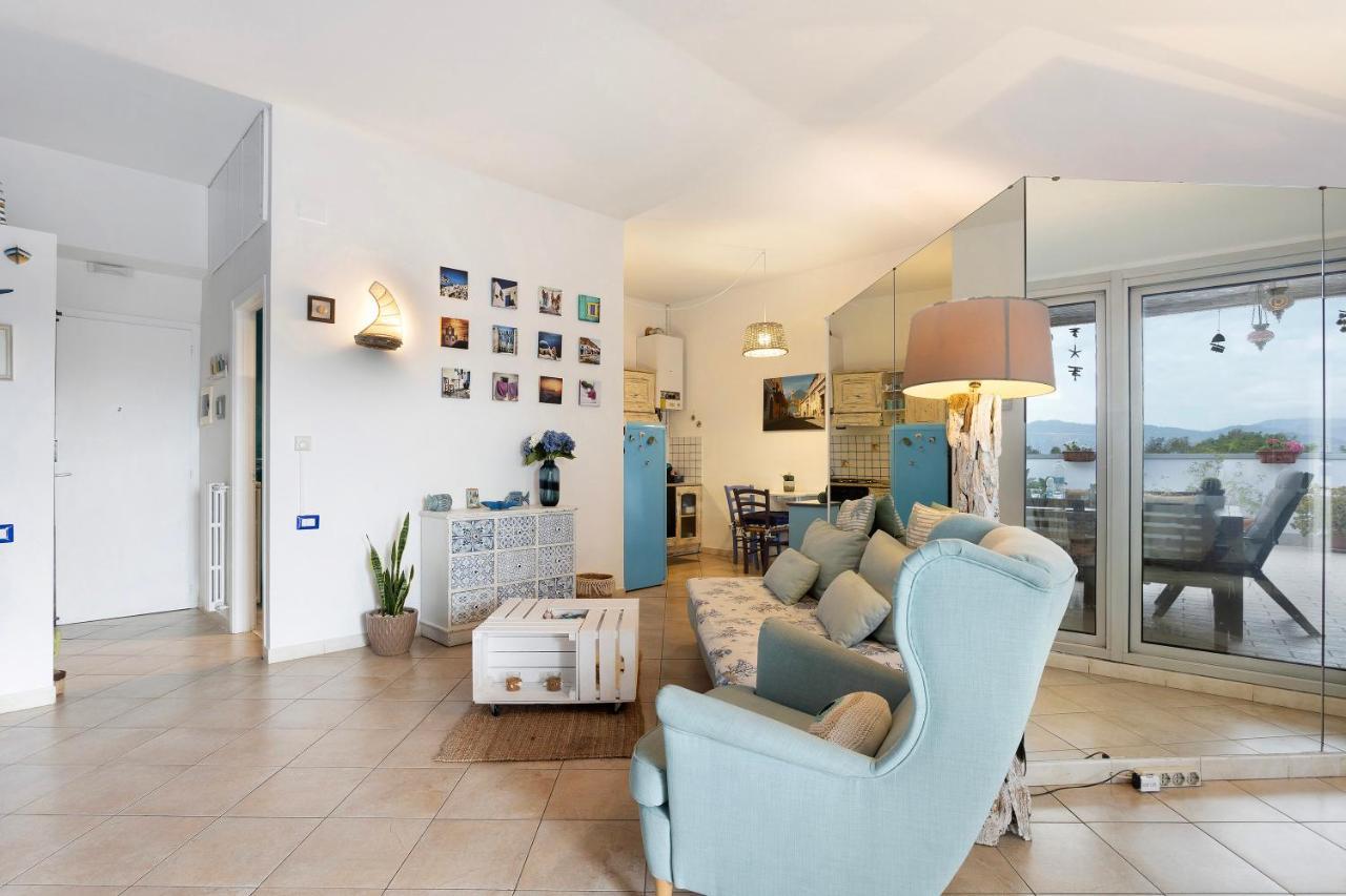 Apartamento Attico Con Terrazza A Viareggio Exterior foto